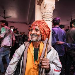alter mann, pagri, indisch, turban, lächeln, glücklich, alten, senior, alt, menschen, pulverfest, fest der farben, holi, traditionell, festival, feier, hindu, kultur, tradition, indien, asien, porträt, holi, hindu, indien, indien, indien, indien, ind